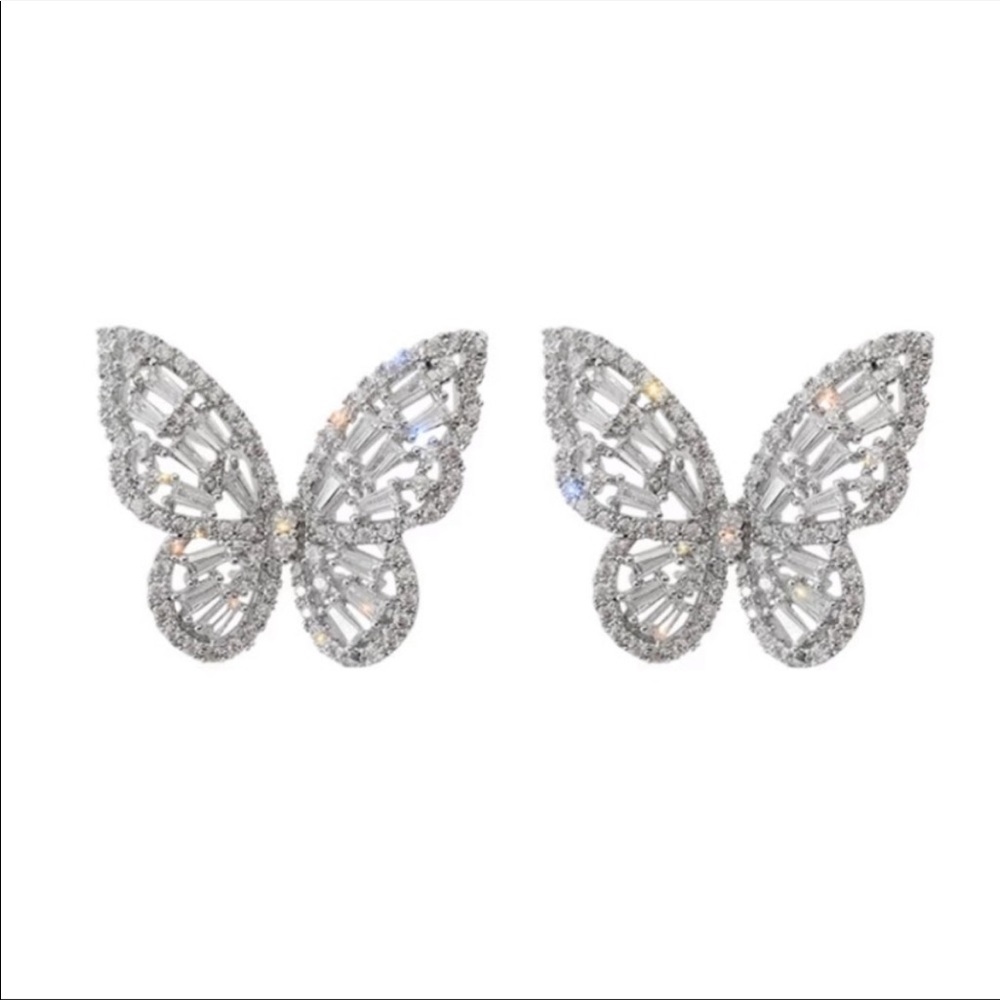 NEW SILVER SHINY BUTTERFLY STUD EARRINGS - Picture 4 of 6